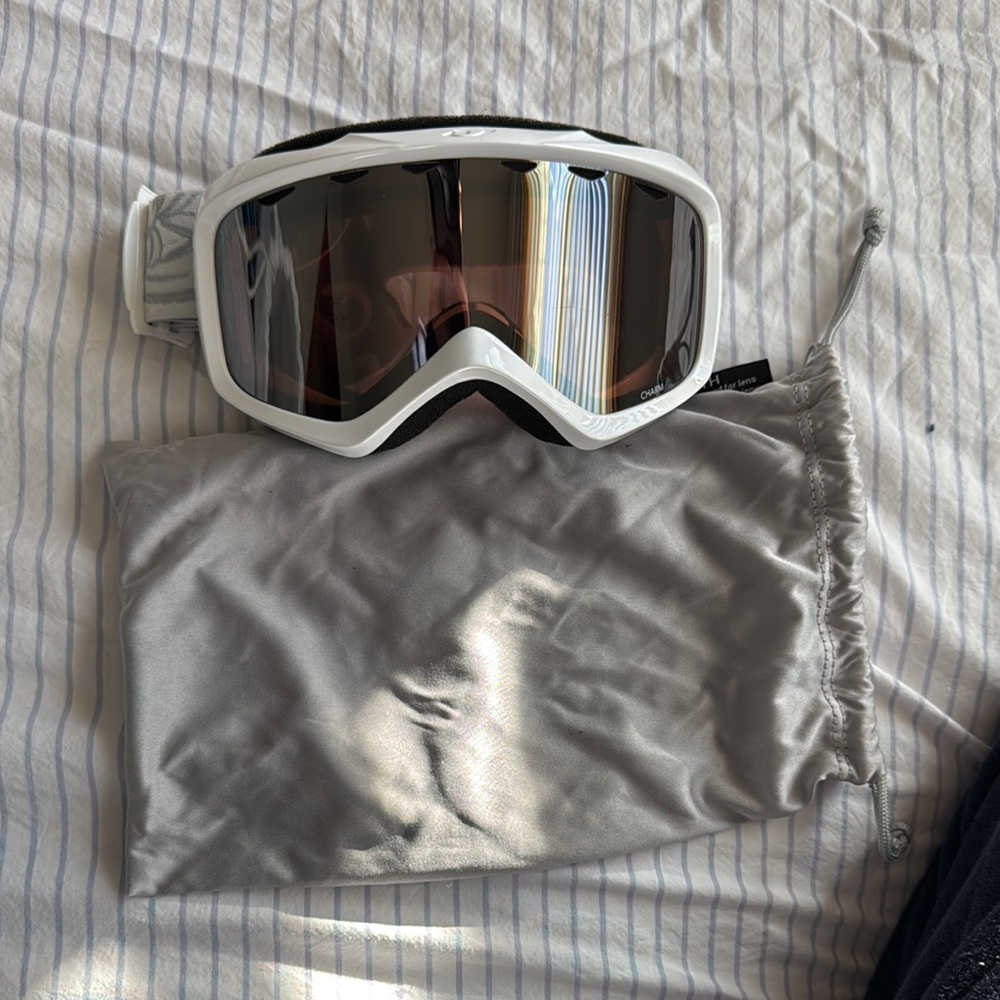 Giro White Ski Goggles with Gray Pouch